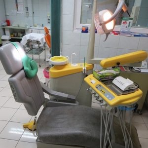 Unit dentystyczny Chirana Static z fotelem oraz sprężarką  cena 2980 zł