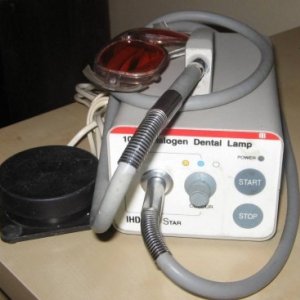 Unit z wyposażeniem, fotel stomatologiczny, fotelik, lampa do wypełnień,  myjka ultrafioletowa.