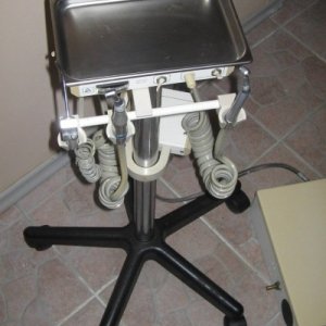 Unit z wyposażeniem, fotel stomatologiczny, fotelik, lampa do wypełnień,  myjka ultrafioletowa.