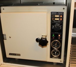 Sprzedam CAŁKOWICIE WYPOSAŻONY gabinet dentystyczny, odbiór w Niemczech