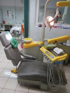 Unit dentystyczny Chirana Static z fotelem oraz sprężarką  cena 2980 zł