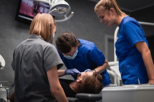 Poszukiwany lekarz dentysta: endodoncja, stomatologia zachowawcza